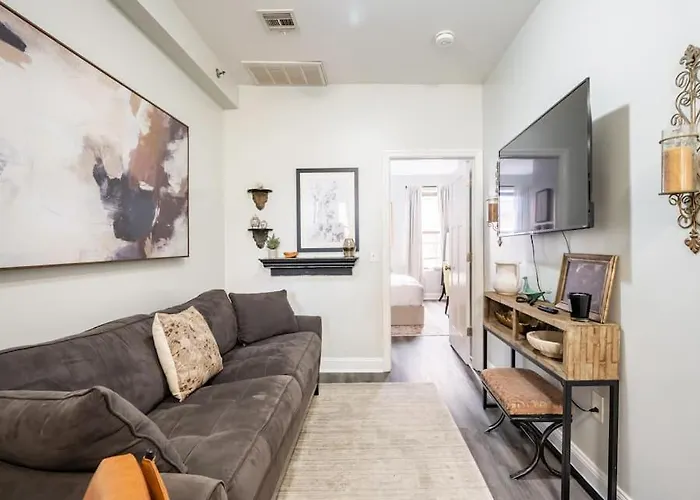 Modern West Hoboken 1- Bed 15 Minute Commute To Nyc