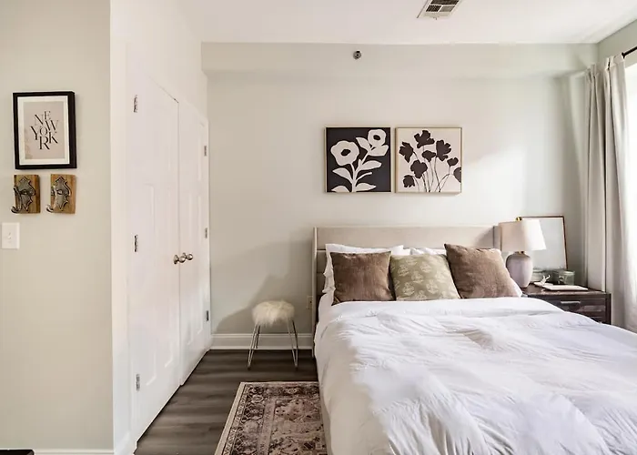 Modern West Hoboken 1- Bed 15 Minute Commute To Nyc