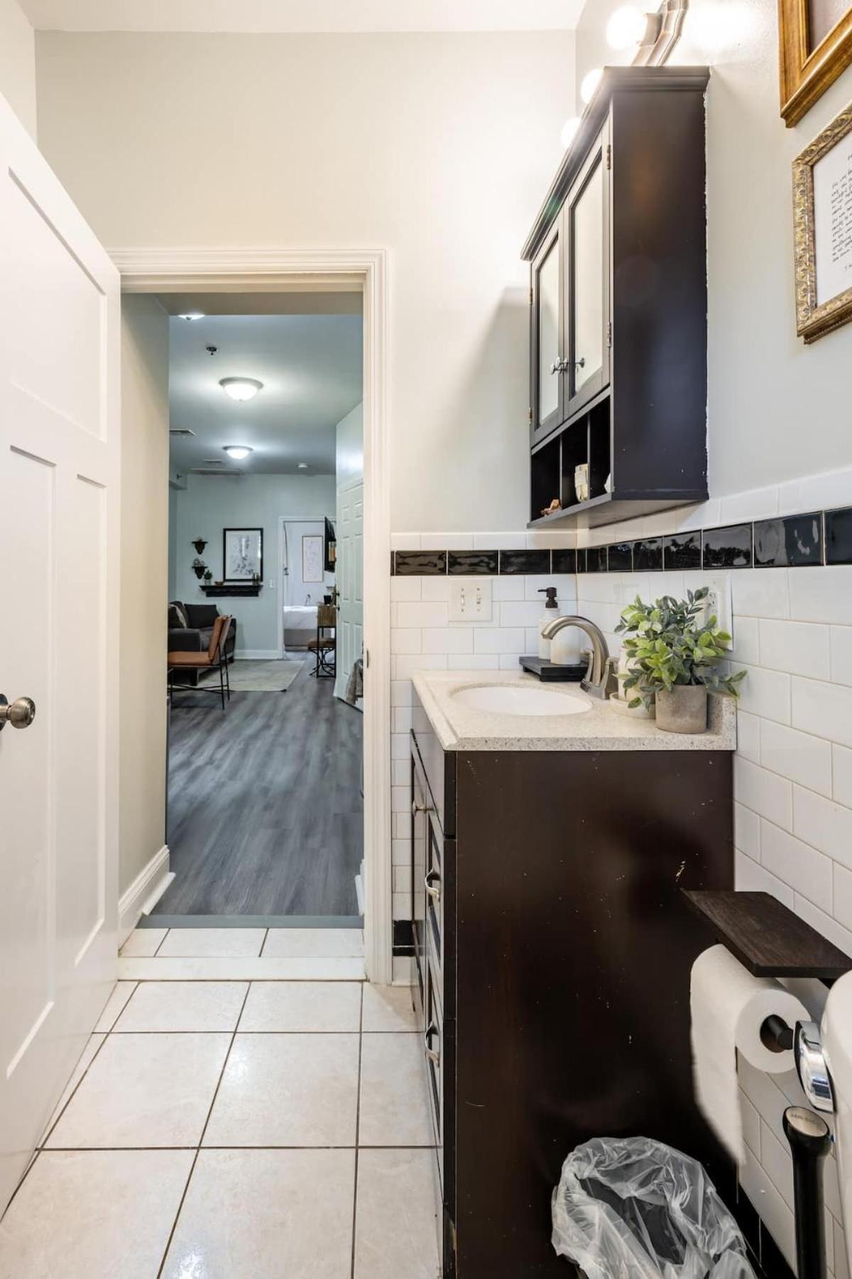 Modern West Hoboken 1- Bed 15 Minute Commute To Nyc